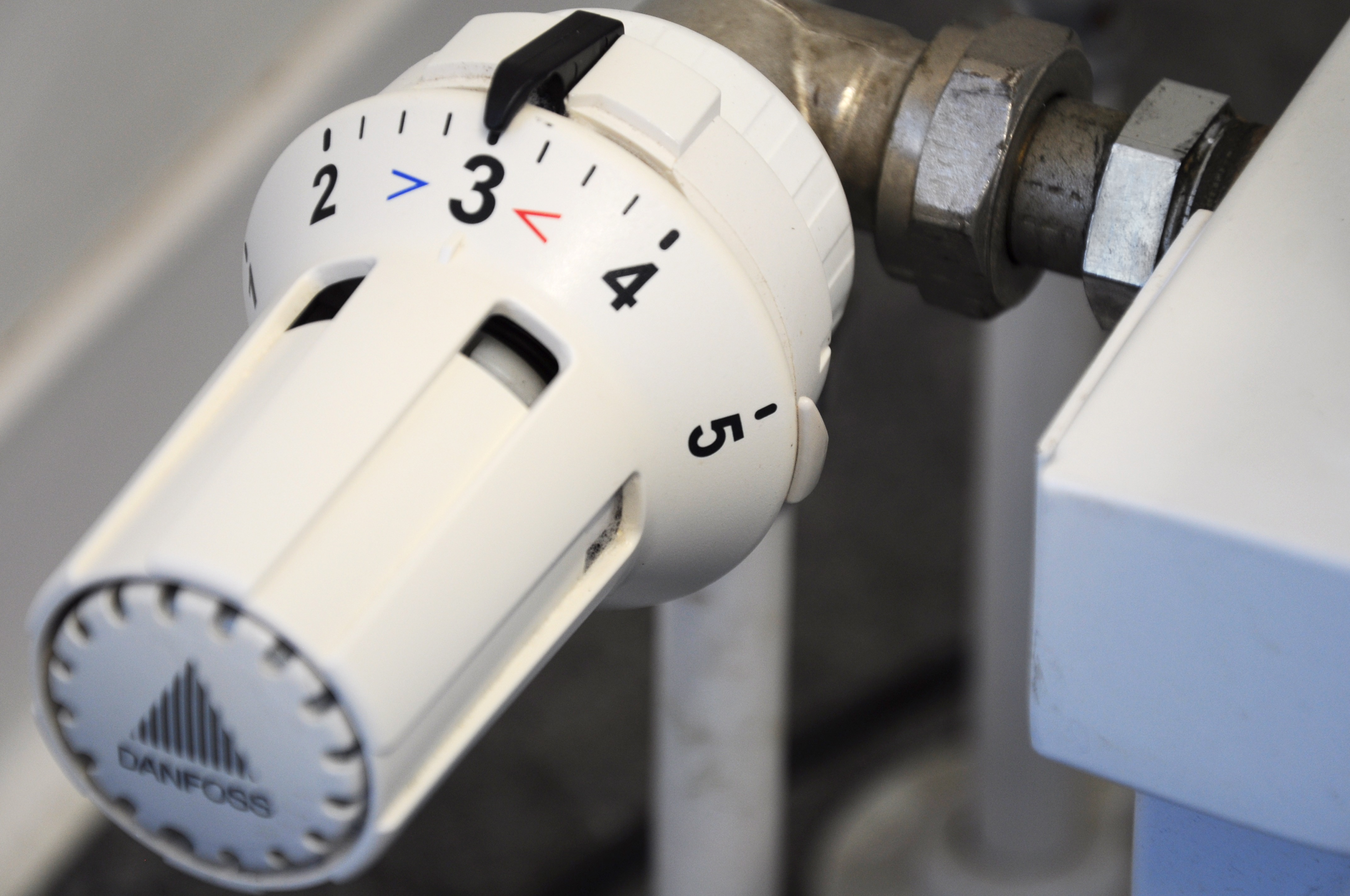 Súboj o úspory: Klimatické zmeny v domácnostiach momentálne „šetria“ viac energie než technické opatrenia